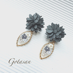 秋色ブルーグレー お花とレジンのイヤリング／ピアス