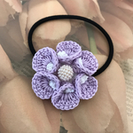 レース編み♪花びらがカールしたお花モチーフのヘアゴム