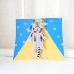 刺繍のストールピン ねことUFO サバトラ 