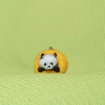 ちびちびパンダinハロウィンかぼちゃ 羊毛フェルト