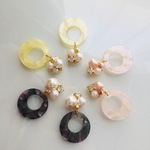 ガラスビジューシェルピアス