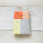送料無料♬＼文庫本サイズ／秋色の刺繍のブックカバー