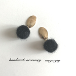 ファーボールピアス＊black
