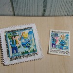切手のような刺繍ブローチ