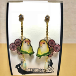 小鳥とお花のピアス(コザクラインコ:クリームルチノー)