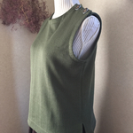 クルーネックのベスト(カーキ)