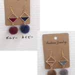 スクエア×ファーボールピアス、イヤリング
