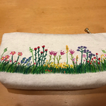 手刺繍ポーチ