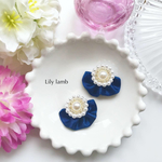 サテンフリルとパールのビーズ刺繍ピアス/イヤリング【受注製作】