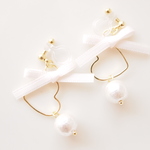 "for you"　pure　white　♪　リボンとハートとパール　mini　ゆれる樹脂ノンホールイヤリング　