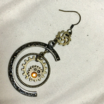 機械月のピアス