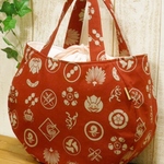 和柄の丸型バッグ　家紋柄　