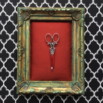 血で汚れたハサミのヘアピン・シルバー