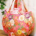 和柄の丸型バッグ　牡丹柄　ピンク