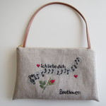 持ち手付き刺繍のポーチ（liebe）