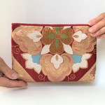 帯から作ったマルチケース♪赤色に大きな唐草文様★ゴールド　ポーチ／通帳／お薬手帳／袱紗／御朱印帳入れ