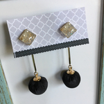 ファブリックボールのキャッチ付きピアス