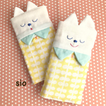 再販 ネコさんの抱っこ紐よだれカバー ホワイト×イエロー