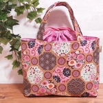 最終値下げ!!2,200円→1,500円  スクエア巾着バッグ　花と和の六角形モチーフ柄