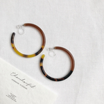 bicolor hoop earring（ブラウン×べっ甲ブラウン）