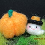 大きなかぼちゃと小さなハロウィンおばけ