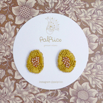 マスタードイエローの刺繍ピアス    乙女心の蕾