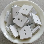16mm　角丸四角形のウッドボタン　マットホワイト５０個　W434