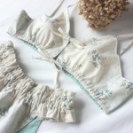 Lace flower ベージュ　リラックスブラ「姫ブラB」と生理時にも使えるふんどしパンツ「姫パンルナ」のセット