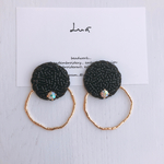blackビーズとビジューのピアス