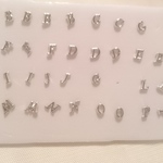 498Ac*3 軽い♪小さなイニシャルピアス BCDEFGIJLMNOPから２個選択