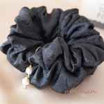\ラスト1点/ もこふわ❤︎黒薔薇シュシュ