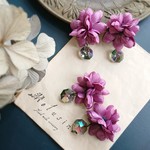 布花 シクラメンピンクのイヤリング／ピアス