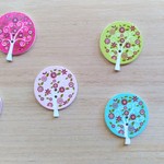 30×25mm　フラワーツリーの飾りウッドボタン　アソート30個　W456