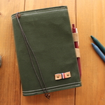 H1834　帆布のB6フリーノートカバー　ペンホルダー付き　オールドモスグリーン