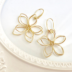 大きなお花のワイヤーピアス