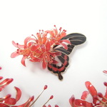 彼岸花（曼珠沙華）と黒蝶のイヤーカフ