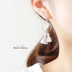 揺れるミニタッセルピアス