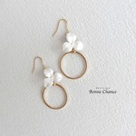 white flowerピアス