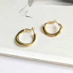 ツイストフープピアス