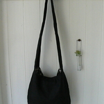 白黒チェックがアクセントの斜め掛けbag
