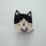 ねこ　笑顔　ブローチ　天然石　