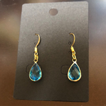 青い雫ピアス