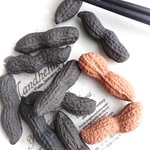 本物？！ピーナッツ入り落花生箸置き＊黒