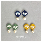 秋色　コットンパール付き 刺繍ピアス【樹脂ピアス・ノンホールピアス可】