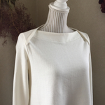 ボートネックのトレーナー(オフホワイト)