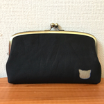 ふっくらマチ付きの、本革ニャンポイント親子がまぐち長財布