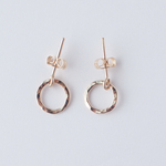 【14kgf】月スタッドピアス／槌目／mini　ゴールド　華奢　シンプル