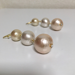 三色コットンパールのふんわりピアス