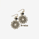 ［再販］  タティングレース  オニキスとレースのお花ピアス  ＊gold×black＊