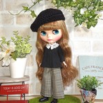 No.1376  黒トップスとグレンチェックのパンツ